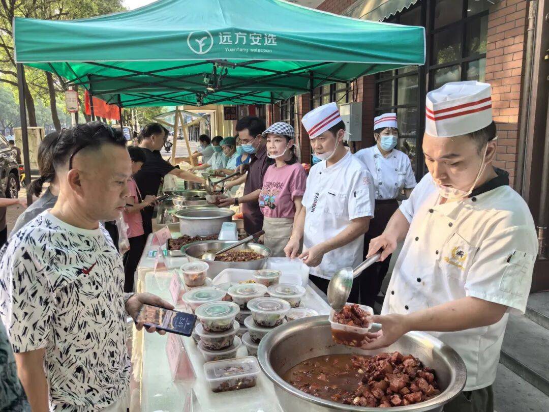 摆……萍乡正上演烟火气中的“突围”冰球突破正规网站酒店外摆、餐厅内(图6) 摆……萍乡正上演烟火气中的“突围”冰球突破正规网站酒店外摆、餐厅内(图6)